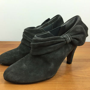 Tahari Greyson 6 M Charcoal Gray Booties Bow Heels